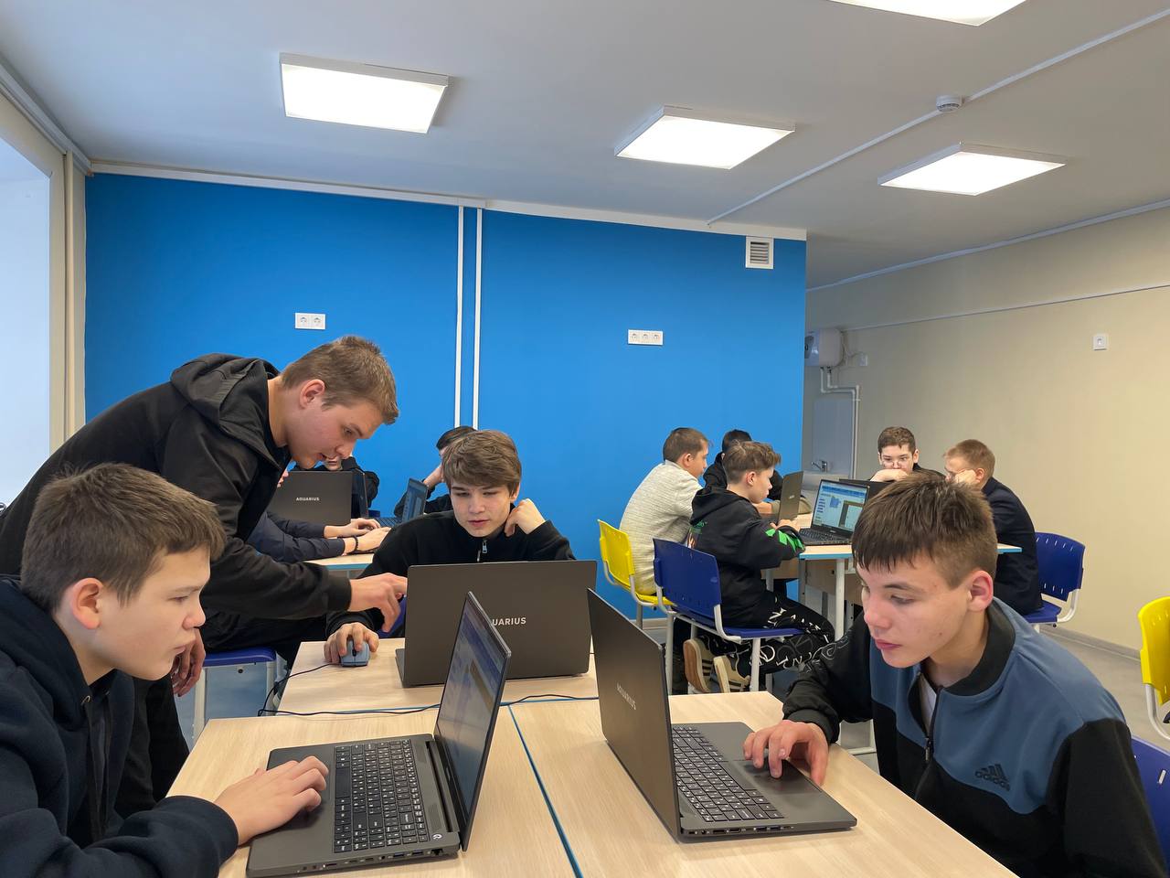 В Центре цифрового образования детей «IT-Куб. Шумерля» прошло захватывающее занятие по направлению «Программирование роботов»!