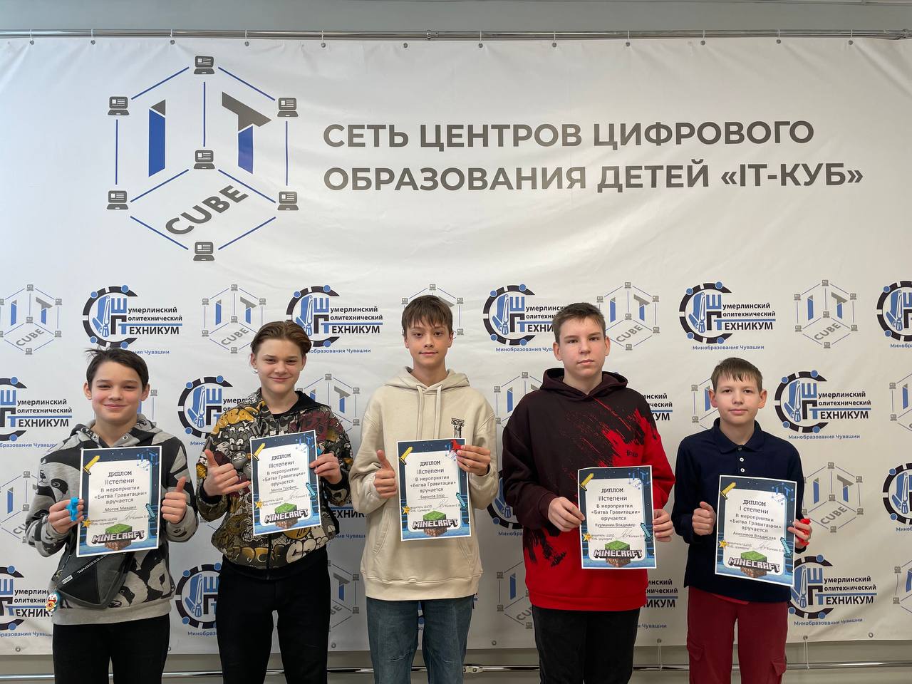 ПАРКУР В МАЙНКРАФТЕ: ПРЫЖКИ, СКОРОСТЬ И УЛЫБКИ!