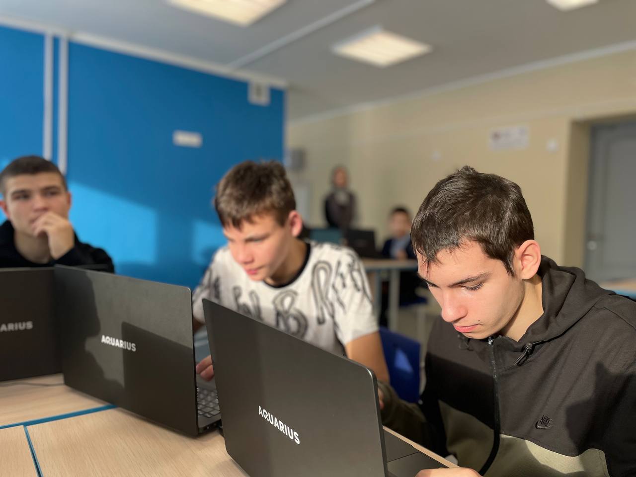 В Центре цифрового образования детей «IT-Куб. Шумерля» прошло зажигательное занятие по направлению «Программирование роботов»!