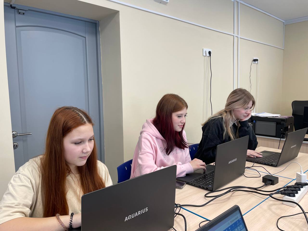 Будущие инженеры на связи: покоряем робототехнику в IT-Кубе!