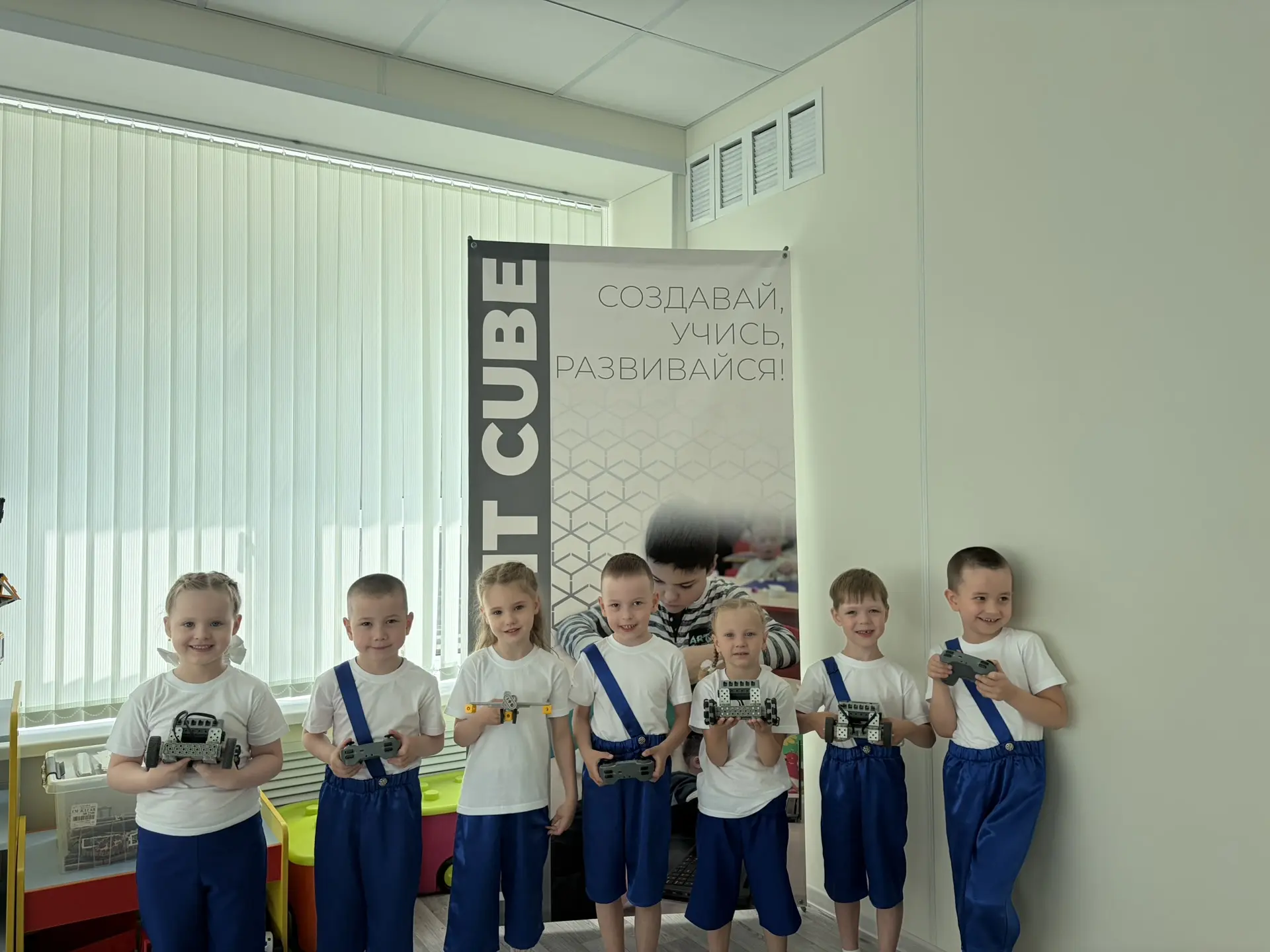 IT-Куб в гостях у малышей: открыли мир робототехники в саду «Родничок»